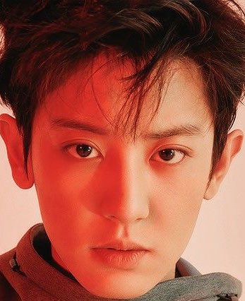 9 yrs difference btw likeee my brain cant compute how he looks younger the older he gets