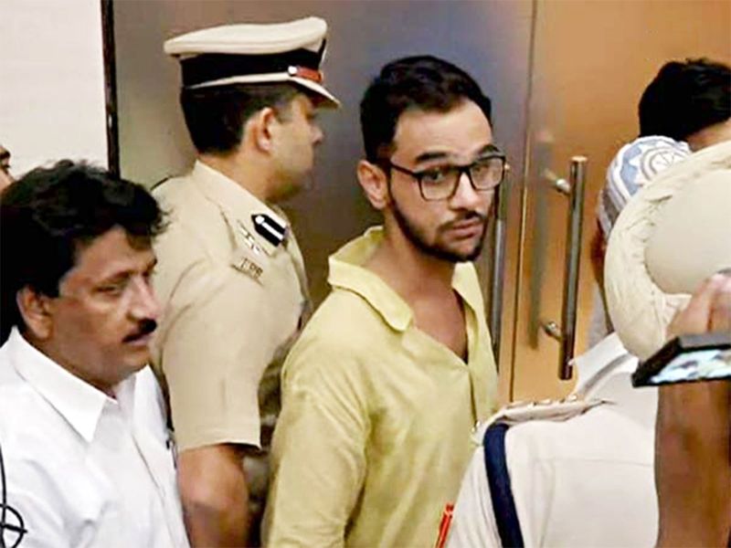 NewsArcIndia's tweet photo. Supreme Court to Deliver Verdict on Bail Pleas of Umar Khalid, Sharjeel Imam and Others in Delhi Riots Case on Monday https://t.co/MKD2pXM2xc 
#SupremeCourt #UmarKhalid #SharjeelImam #GulfishaFatima #DelhiRiots #DelhiRiots2020 #UAPA #BailVerdict #IndianJudiciary #HumanRights https://t.co/QJPgTvb7rM