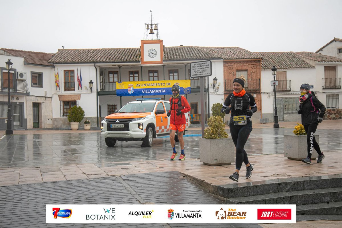 ¿Volverá a pasar la carrera por la plaza de Villamanta? ¿Sabíais que este enclave forma parte de la historia del cine, puesto que fue escenario de múltiples películas western?
tractorismorunner.com #TractorismoRace2026 #Villamanta