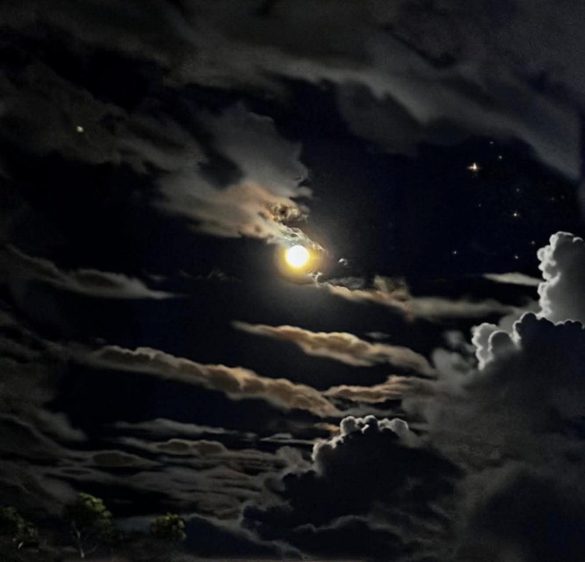 Saturday, Jan. 3, 2026, is when the full Wolf Moon is its brighest.
The wolf moon, the first full moon of the year, will ring in 2026, gracing the sky this weekend, but the lunar event will make the Quadrantid meteor shower a bit harder to spot.