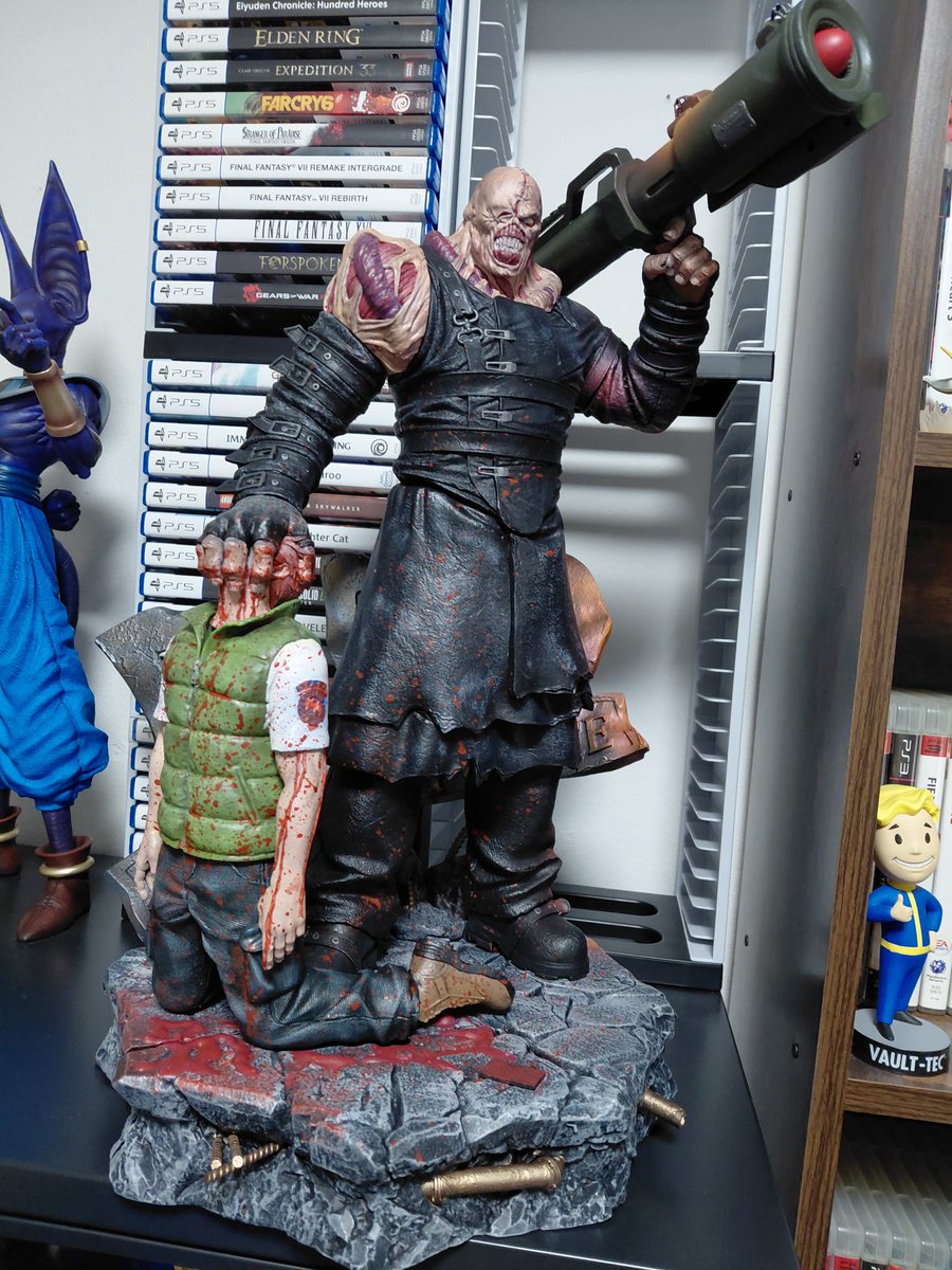 Kitose87's tweet image. No me puedo creer que esta maravilla sea mía. #Nemesis #ResidentEvil