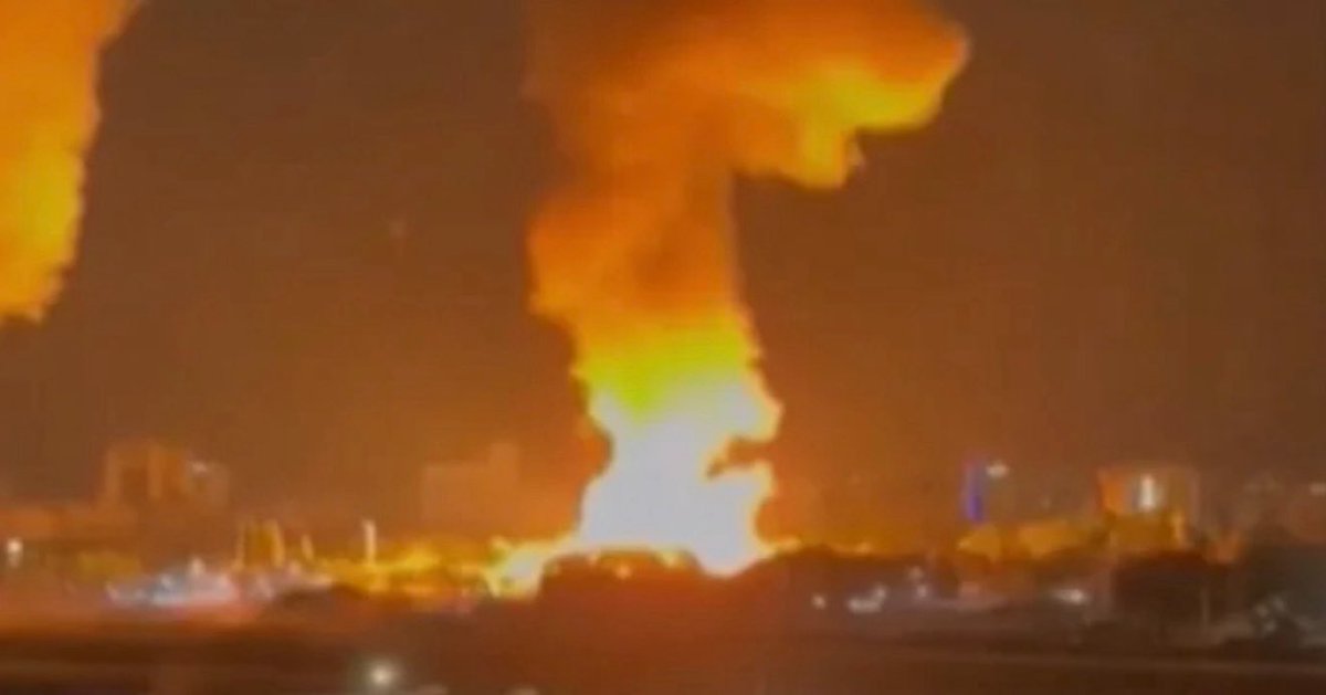 SteveSchmidtSES's tweet image. The overnight military attack on Venezuela is a harbinger of chaos.

steveschmidt.substack.com/p/trumps-lawle…