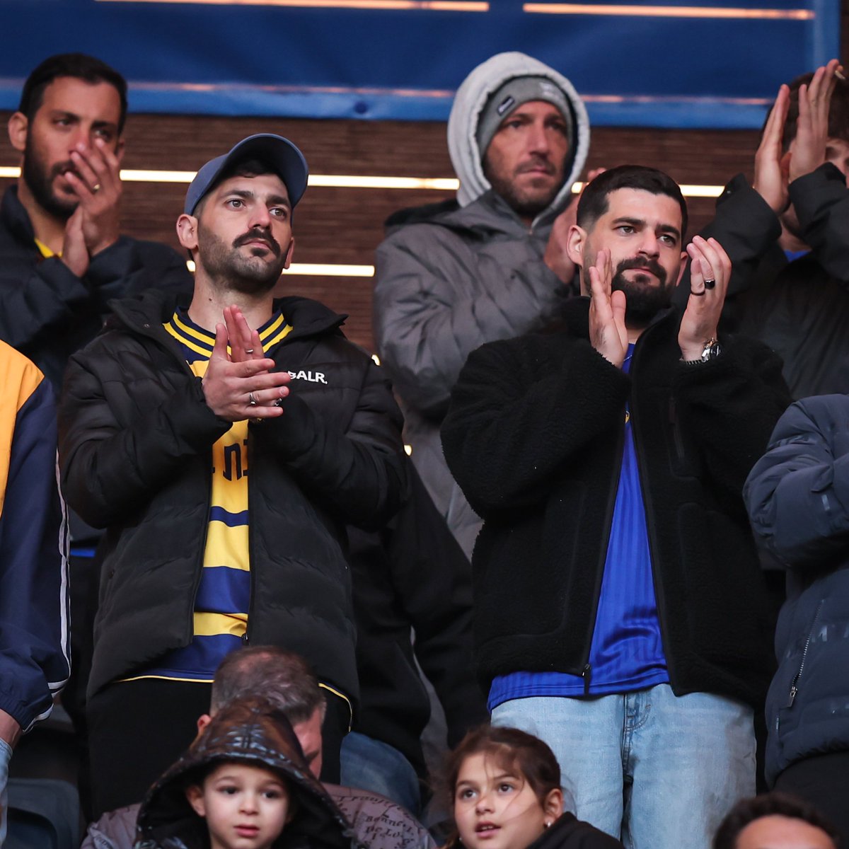 ב-8/10/2023 גלי וזיוי ברמן תיכננו ללוות את מכבי למפגש מול הפועל ירושלים בטדי וכבר החזיקו בכרטיס למשחק. אלא שאירועי השבת השחורה של ה-7/10 שינו את הכל והאחים נחטפו לעזה. היום הם סגרו עוד מעגל: הפעם גלי וזיוי ליוו את הקבוצה לאותו איצטדיון, למשחק מול אותה יריבה וגם ראו ניצחון צהוב