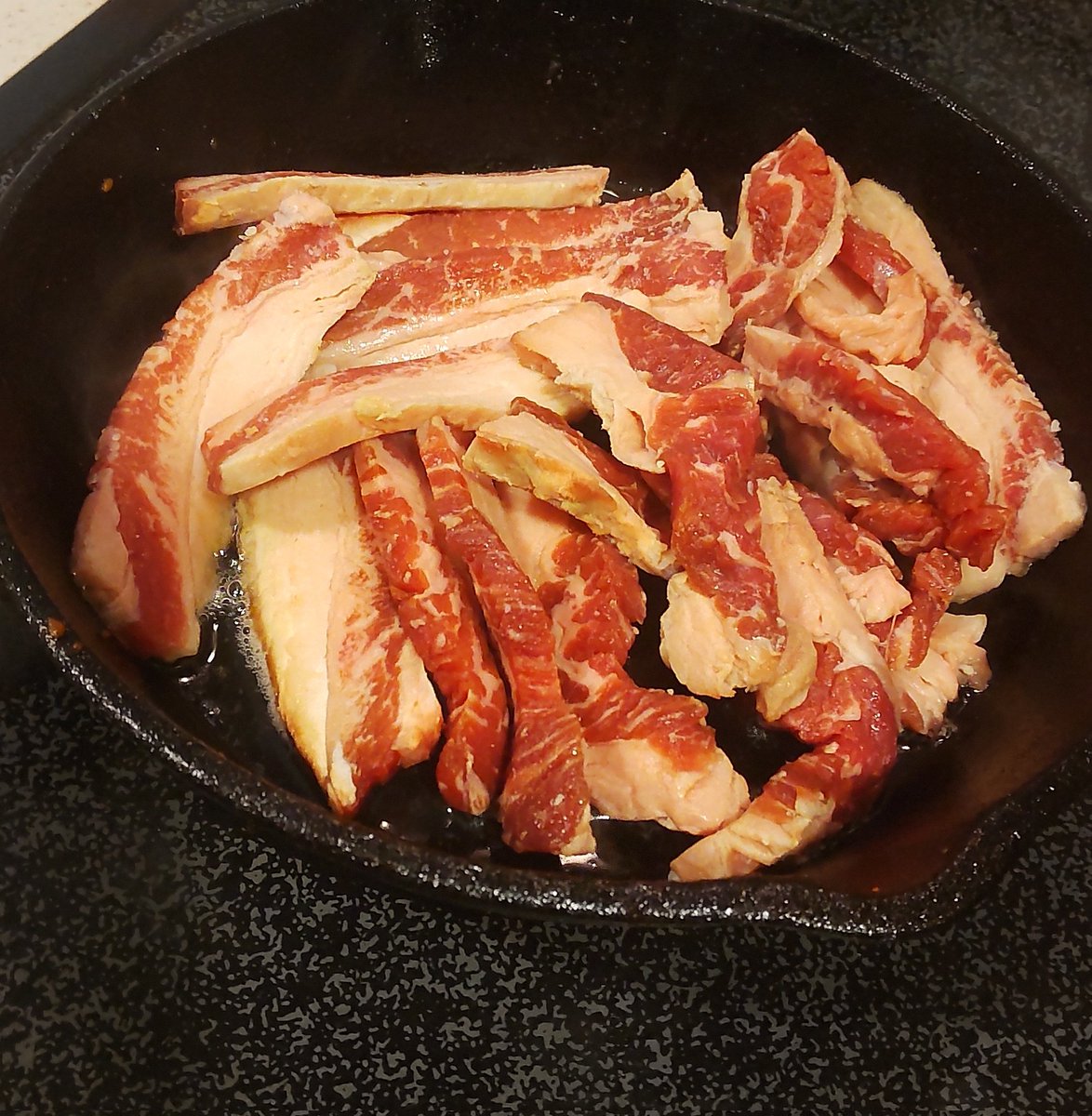 鉄スキレットの、真の力が目覚める…( ˇωˇ )
#ハーフプライスビーフ 