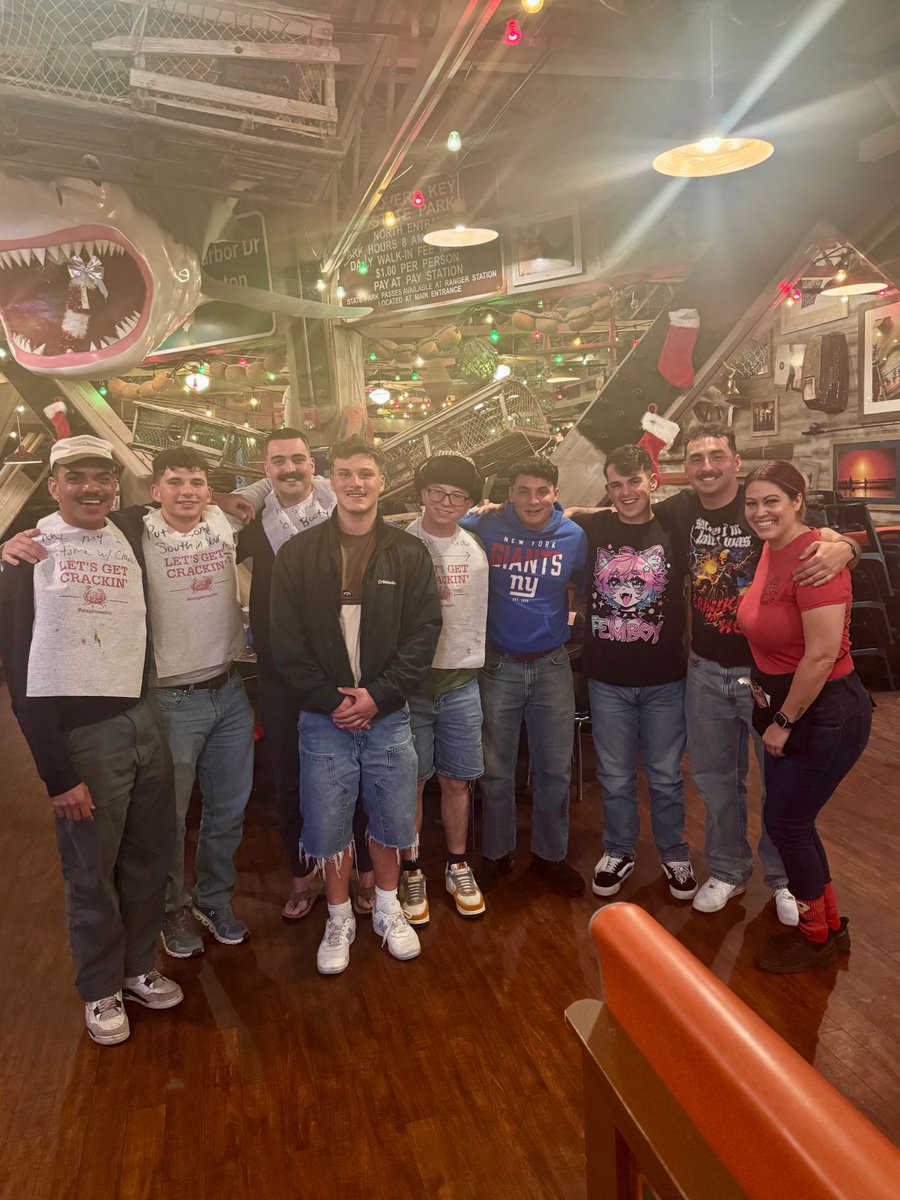 If you can handle the Crab Shack with me, you’re stuck as my bestie. ✨🦀