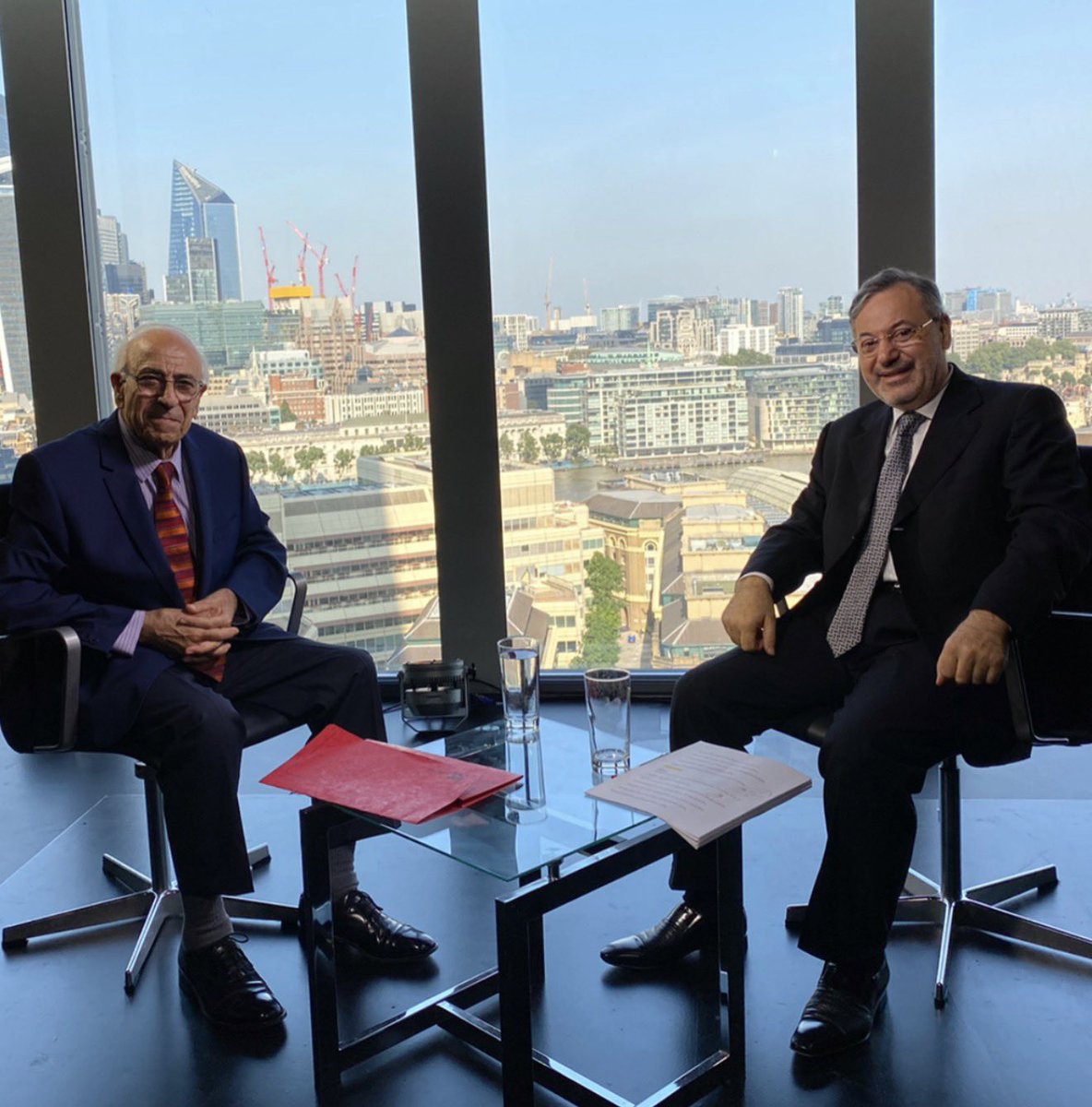 بلغني قبل قليل وفاة أستاذنا جميل عازر أحد رجال الرعيل الأول لقناة الجزيرة <a href="/AJEnglish/">Al Jazeera English</a> <a href="/AJENews/">Al Jazeera Breaking News</a> <a href="/ajmubasher/">الجزيرة مباشر</a> وأستاذي الذي تعلمت منه الكثير، كان بحرا من المعرفة في الصحافة التليفزيونية وفنون الكتابة باللغتين العربية والإنجليزية،تميز  بالتواضع وحسن الخلق وعفة اللسان،بقيت على ود وتواصل