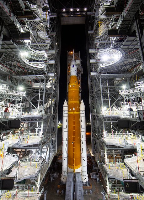 SpaceNosey's tweet image. Aún no hay fecha confirmada, pero la ventana para el lanzamiento de Artemis II se abre el 6 de febrero.

Lo que ya está confirmado es que el rollout del cohete #SLS será en menos de dos semanas. Volveremos a ver estas imágenes.