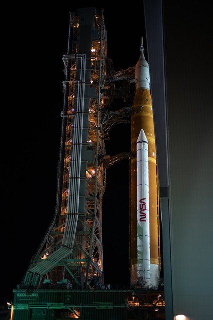 SpaceNosey's tweet image. Aún no hay fecha confirmada, pero la ventana para el lanzamiento de Artemis II se abre el 6 de febrero.

Lo que ya está confirmado es que el rollout del cohete #SLS será en menos de dos semanas. Volveremos a ver estas imágenes.