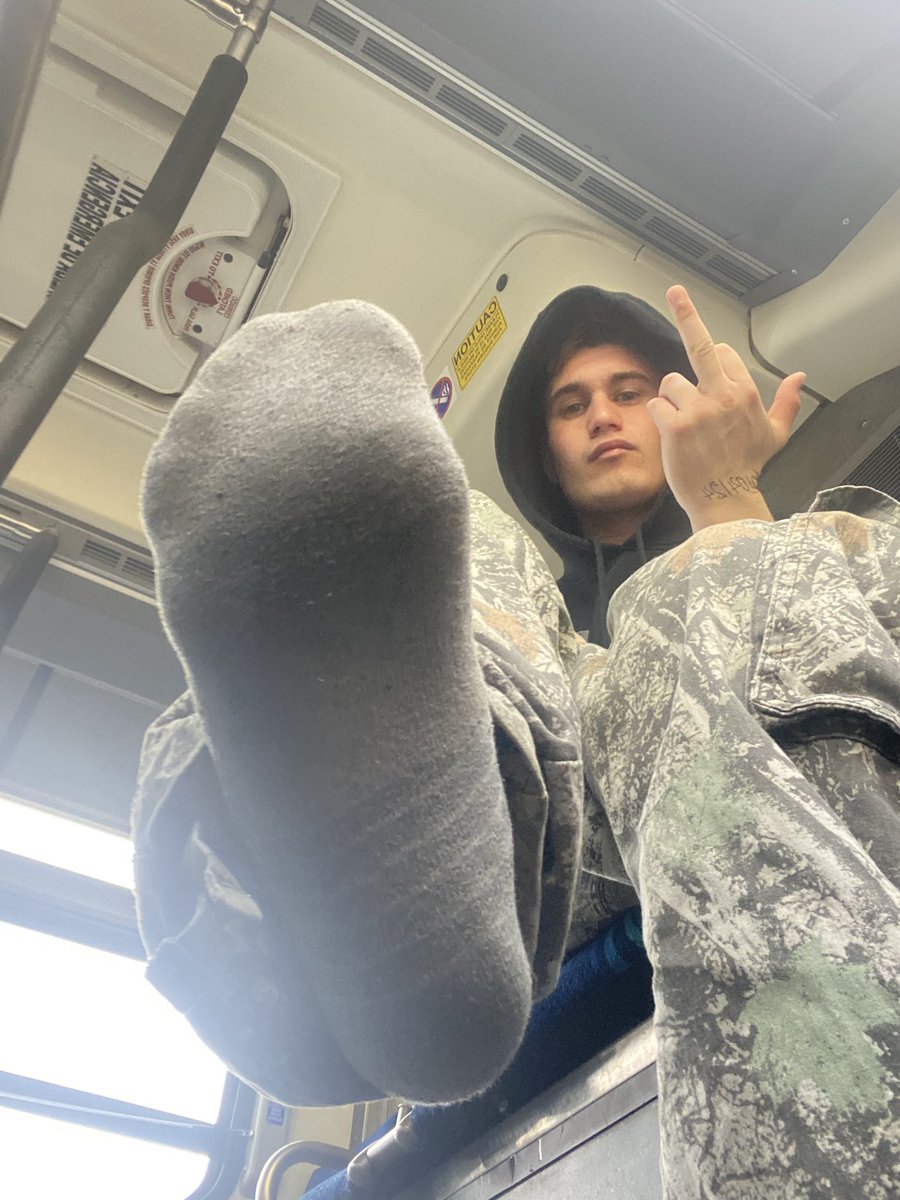 Brennerwoo19135's tweet image. on the bus but you happend to fall beneath my feet😵‍💫😵‍💫🏧