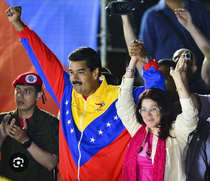 magoro64's tweet photo. Maduro y su esposa Cilia capturados por EEUU. Acusación de narcotráfico. Muchos venezolanos celebrando la intervención militar. Veremos si derrocan al chavismo. Intentarán poner a un gobierno títere de sus intereses. La democracia no les mueve, sólo mangonear sus recursos. https://t.co/sQiK2FybvO