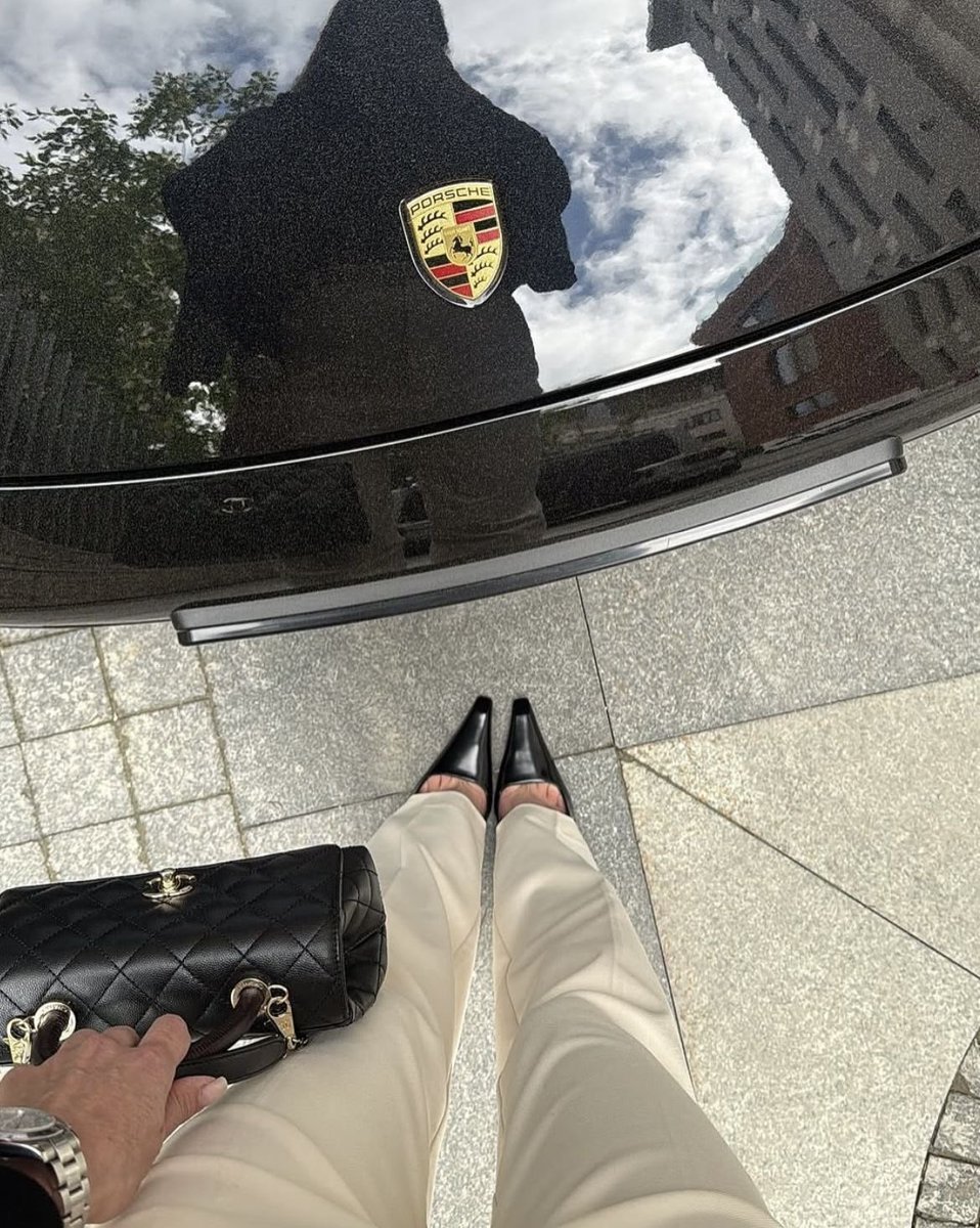 𝒞𝓁𝒶𝓈𝓈𝓎 tweet media