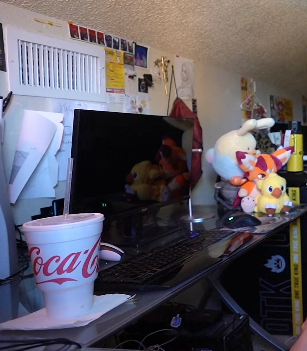 Dexerto's tweet image. Asmongold has cleaned his bedroom

"This took me three hours. I'm gonna be honest, my legs hurt, my arms hurt, and my back hurts"