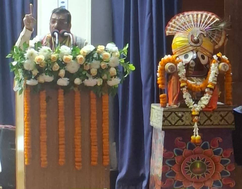 GMohapatraBjp's tweet photo. Attended the 101st birth anniversary of Bharat Ratna Shri Atal Bihari Vajpayee ji at Jaydev Bhawan, organised by Shri Maa Nari Shakti Foundation. with Jagatsinghpur MP Dr. Bibhu Prasad Tarai and other dignitaries.
#GolakMohapatra #AtalBihariVajpayee #JaydevBhawan https://t.co/OuLEWP9KbR