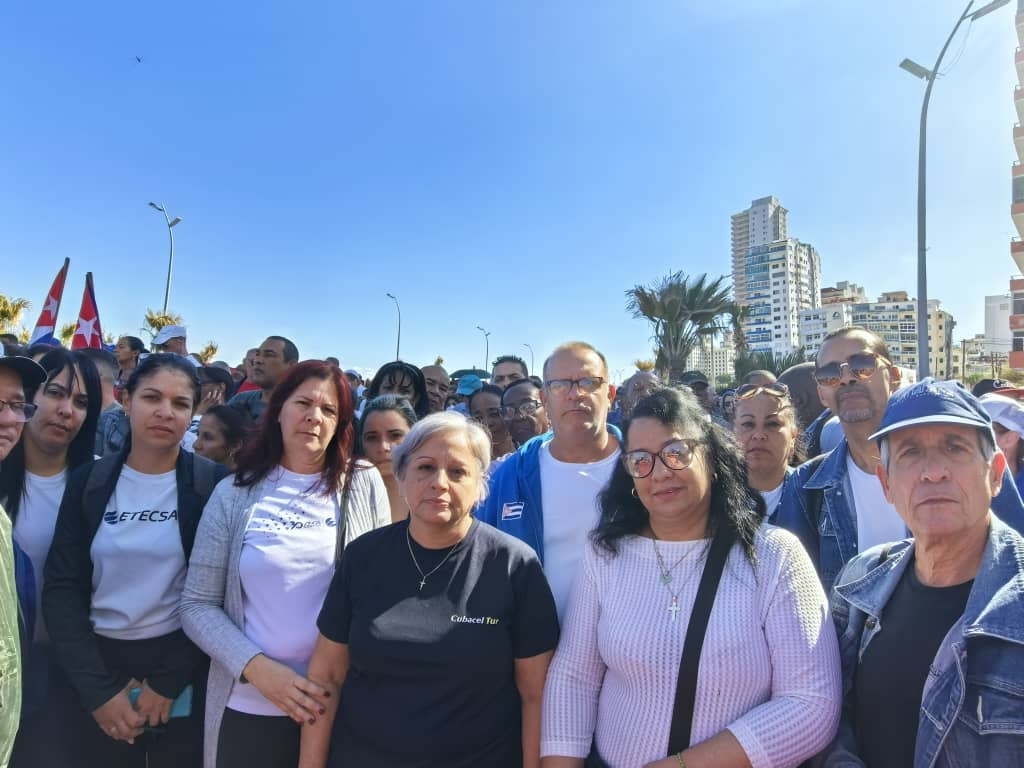 #CubaConVenezuela 
#CubaPorLaVida 
Los trabajadores de ETECSA junto al pueblo de La Habana apoyamos a nuestro hermano pueblo de Venezuela 
MANOS FUERA DE VENEZUELA