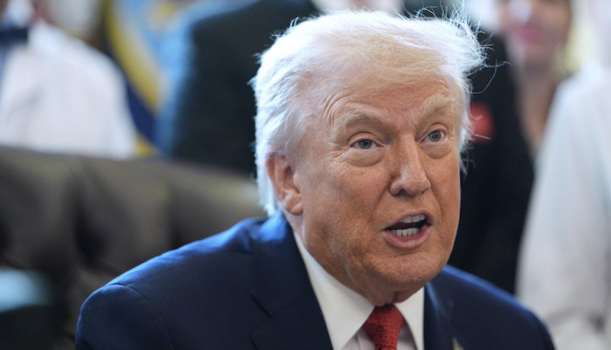 KostasVaxevanis's tweet image. Η ανακοίνωση από τον Τραμπ ότι οι ΗΠΑ συνέλαβαν τον Μαδούρο και τον οδήγησαν εκτός Βενεζουέλας, δεν αφορά ούτε τον Μαδούρο ούτε το πώς τον κρίνει οποιοσδήποτε. Για να το κάνω παράδειγμα στα καθ ημάς, ας υποθέσουμε ότι ο Πούτιν επειδή θεωρεί τον Κυριάκο Μητσοτάκη επιζήμιο για τα…