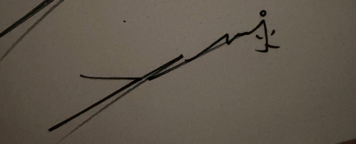 icurina's tweet image. the 火 (fire) in her new signature must be inspired by her hanja name’s initial 炡 and since she said it’s a person so I guess it’s a person running while on fire??