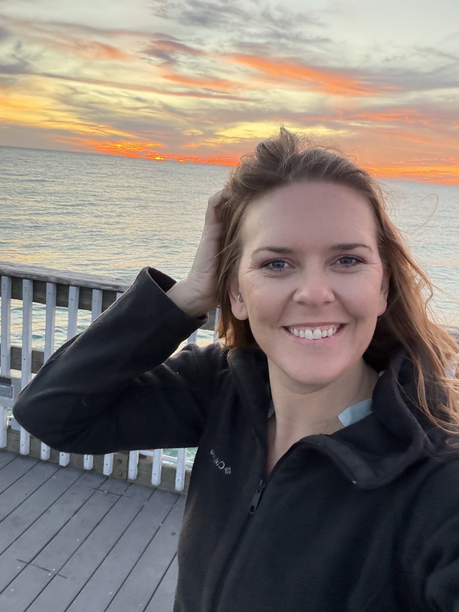 Reflecting on some 2025 highlights:

•Created for 70+ brands (35 became repeat clients. 300+ total partnerships)
•Took my fam on 4 trips🏝️🏰
•Worked as a Creative Strategist for 10+ 6-7 figure brands
•Got help for my ADHD

2026 will be my year of systems, growth &amp; balance💖