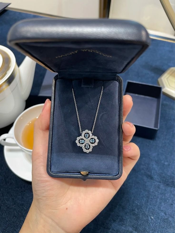 Rutalulp's tweet image. Because you’re worth every karat. ✨