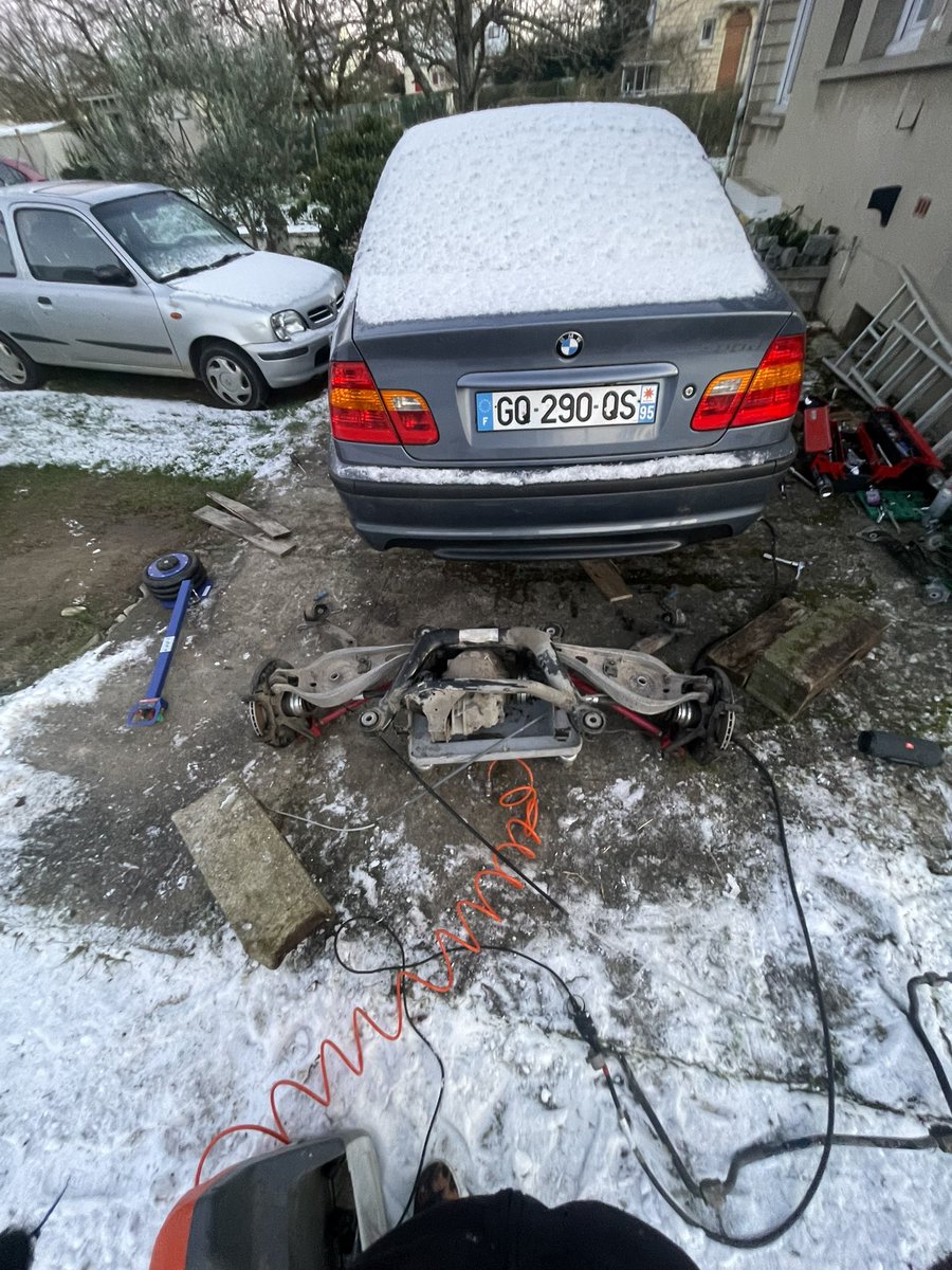 Dehors le train arrière !!