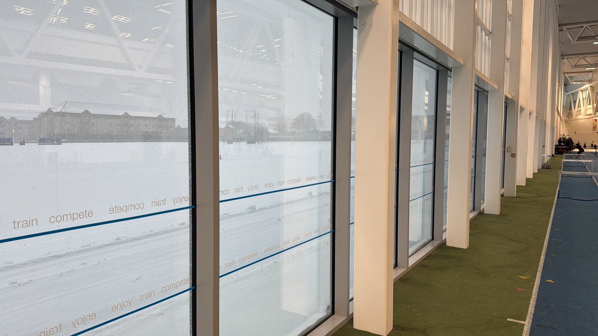 RobMMacleod's tweet image. Very grateful this morning to have been able to slip ‘n’ slide my way to Aberdeen Sports Village &amp;amp; get session done inside. Total blizzard outside most of morning. Some keen athletes made a snowman though 🤣