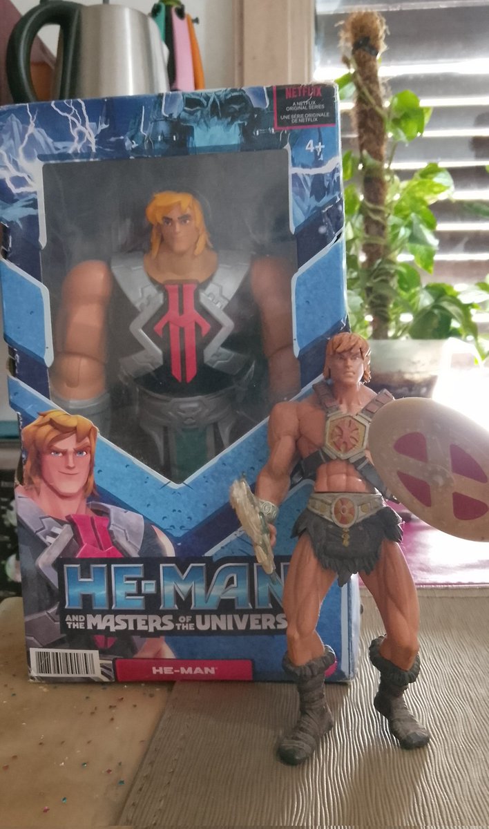 Cacho_Contra's tweet image. Una de las cosas de este muchacho que me la bajaba era un poco la serie de Filmation, él era un avatar a través de una espada. La versión original era un bárbaro súper fuerte que le potenciaba su fuerza las armas mágicas regaladas por Sorcerer después de rescatarla.