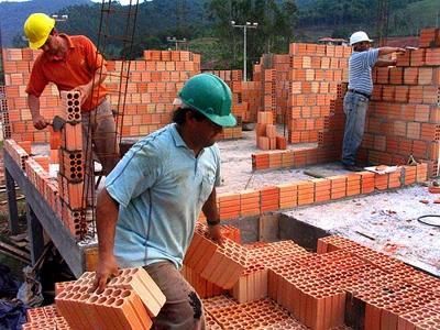 WaterBR1's tweet photo. Só se fala do Nicolas Maduro aqui na obra https://t.co/cKkOtOfHPF