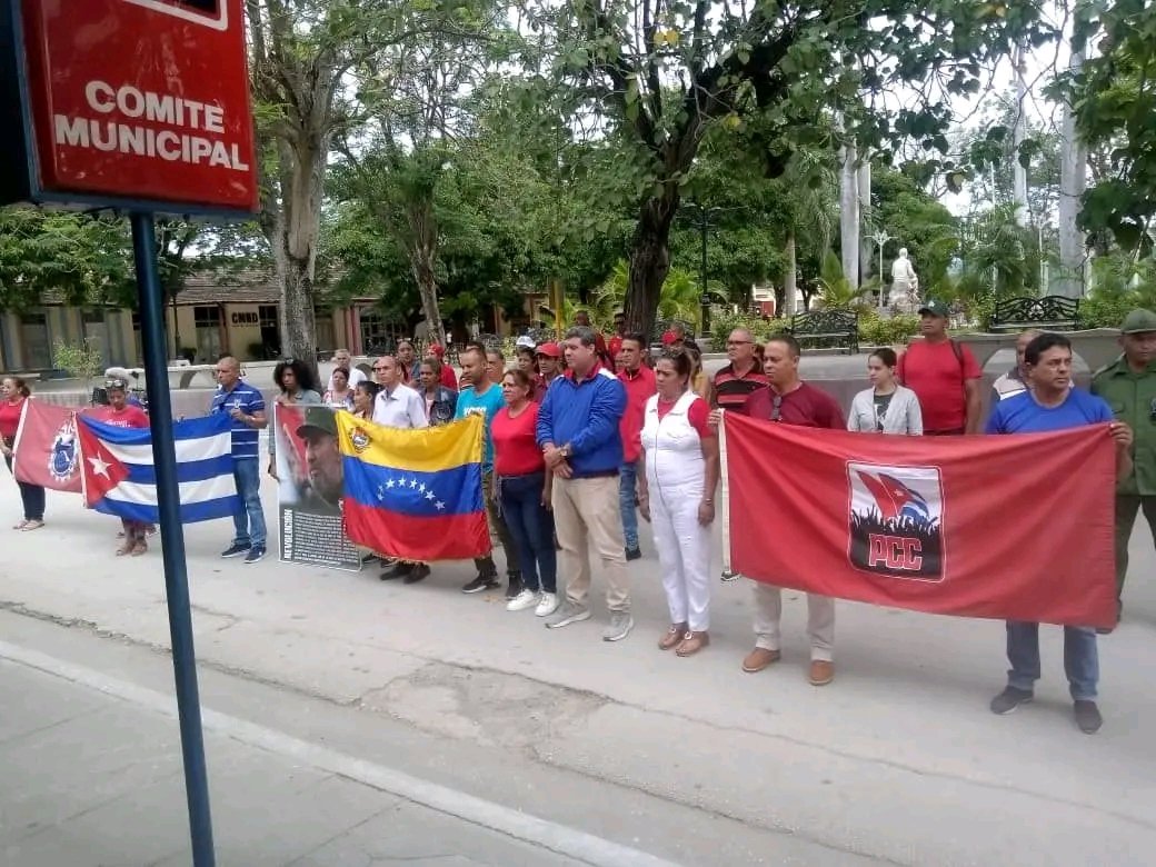 Acto de reafirmación  revolucionaria en #Jiguaní en respaldo al pueblo Venezolano y a favor de la Paz en la región. 
#CubaEstaConVenezuela 
Fte. Yo Charchaval