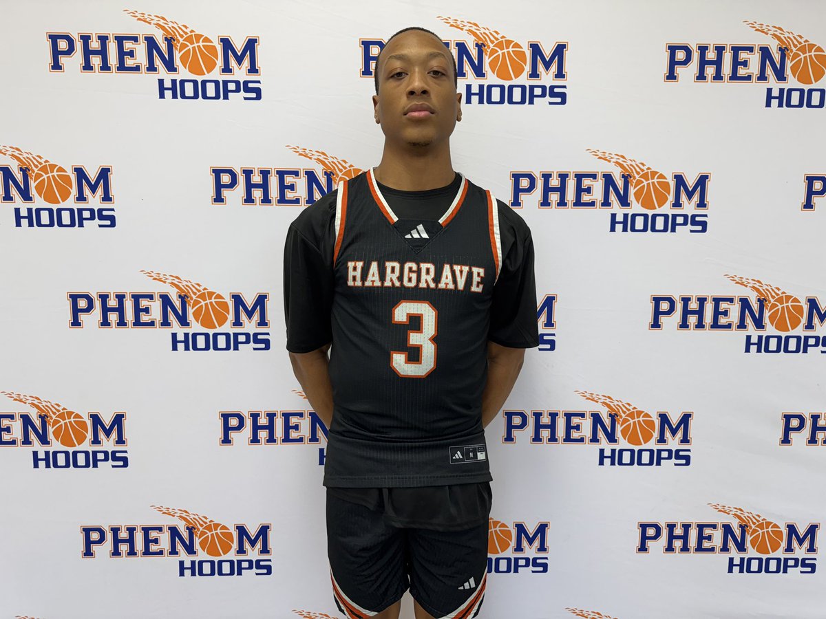 JeffreyBendel_'s tweet photo. 6’0 ‘26 Kendall Lanier (Hargrave) simply knows how to run a team. Highly poised, intelligent floor general with a balanced, team-oriented approach to the game. Sets up others, scores with efficiency, and defends the point of attack well #PhenomTornadoClassic https://t.co/m6GkXhZ1Su