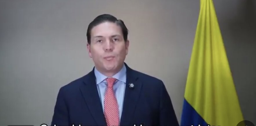 Fuera de chiste y sin ánimo de pelear con ustedes, acaba de cambiar el mapa político para las elecciones.

La persona indicada para manejar relaciones con Estados Unidos y dirigir este país se llama <a href="/PinzonBueno/">Juan Carlos Pinzón Bueno</a> .
Que pena con los Abelardistas, pero alguien con vínculos cercanos