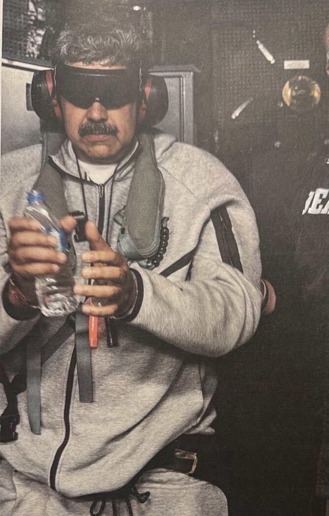 🚨URGENTE: Donald Trump divulga foto de Nicolás Maduro após a captura realizada pelos Estados Unidos na Venezuela.