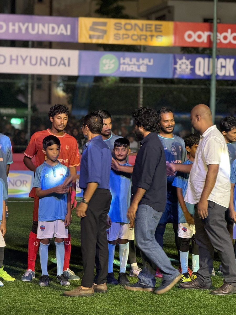mibrahim140's tweet photo. #GoldenFutsalChallenge  charity shield Match  B.Eydhafushi vs K. Kaashidhoo . 

The Biggest Futsal Tournament in Maldives!

@OoredooMaldives @GFAmaldives https://t.co/o62thRczt6