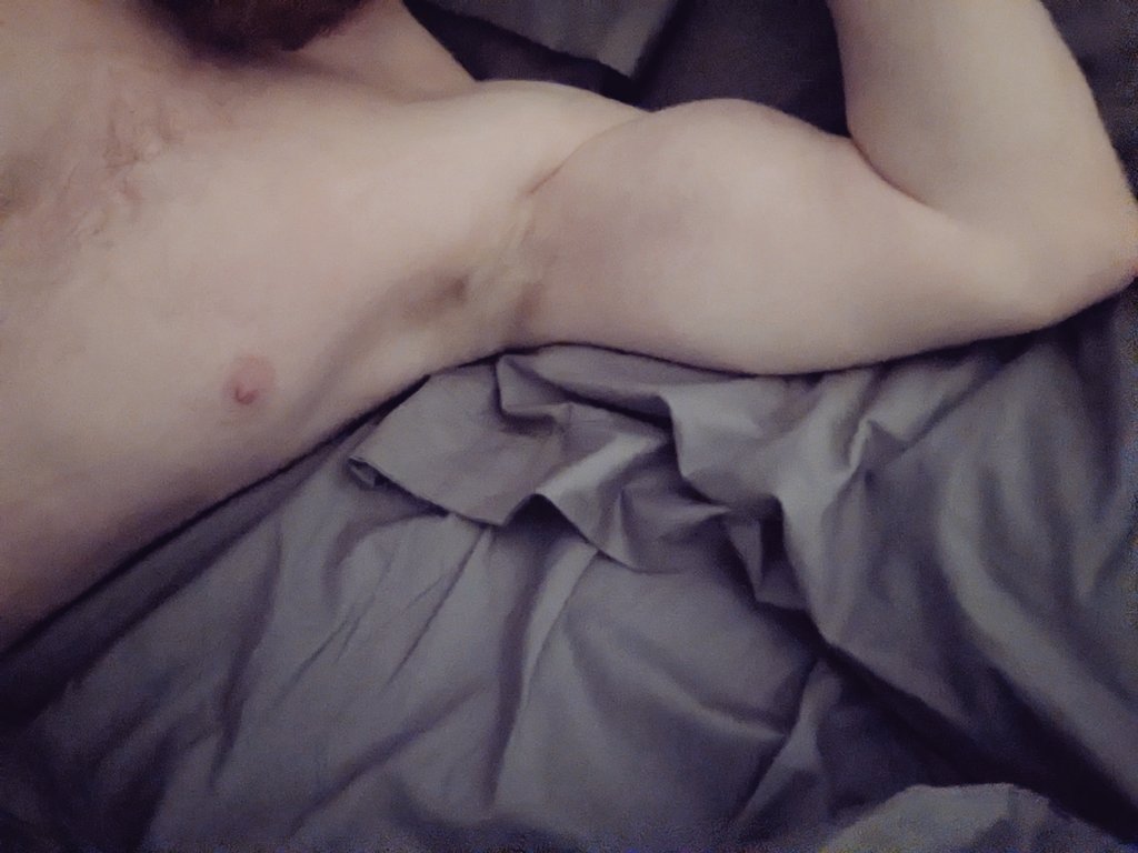 MrCrimson15's tweet photo. Been in bed ill the past few days. Any volunteers to come cheer me up? https://t.co/C0zoEzGj9R