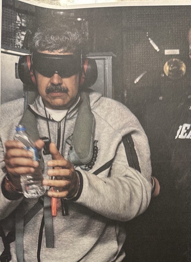 #SONDAKİKA | Donald Trump, ABD’ye götürdükleri Maduro’num fotoğrafını paylaştı.

Nicolas Maduro/ Trump Maduro / Dünya / Oyun / Maduro ABD