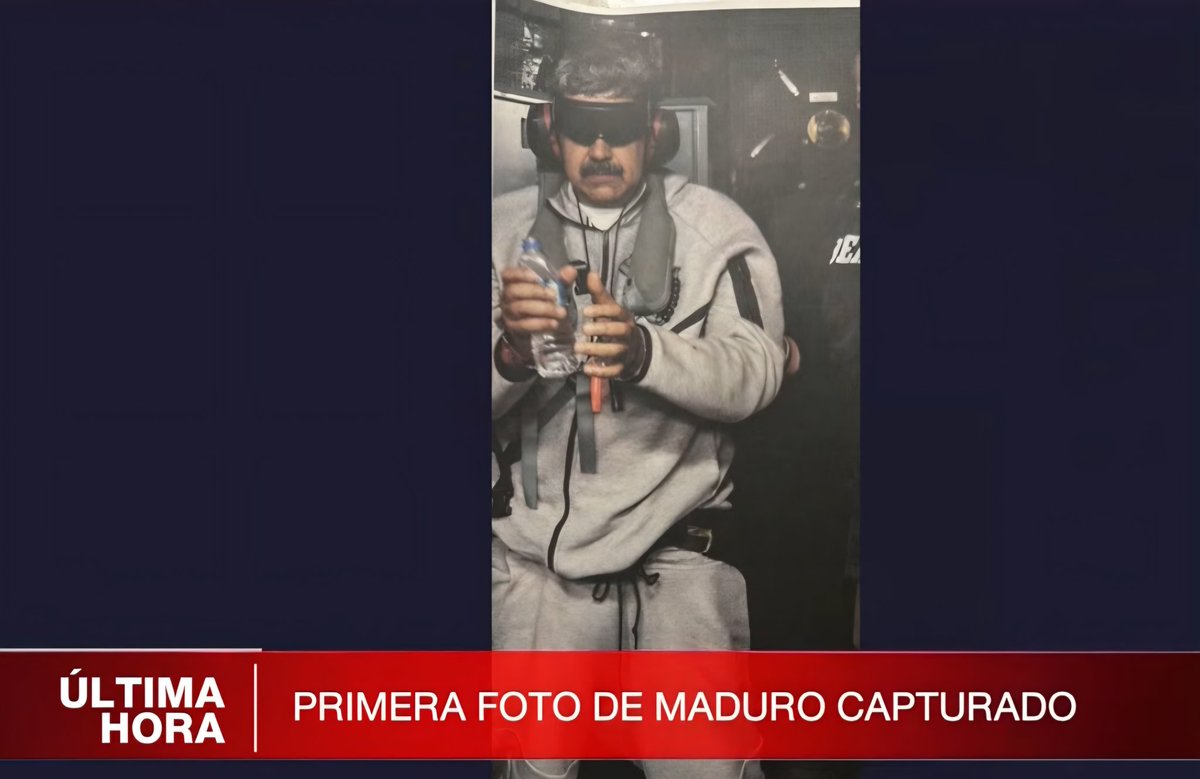 A todo dictador le llega su día...

#Libertad para #Venezuela