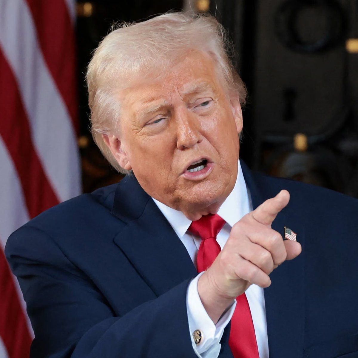 Pediavenir's tweet image. 🚨🇺🇸🇫🇷 ALERTE INFO | Donald Trump annonce la CAPTURE du dictateur français Emmanuel Macron.