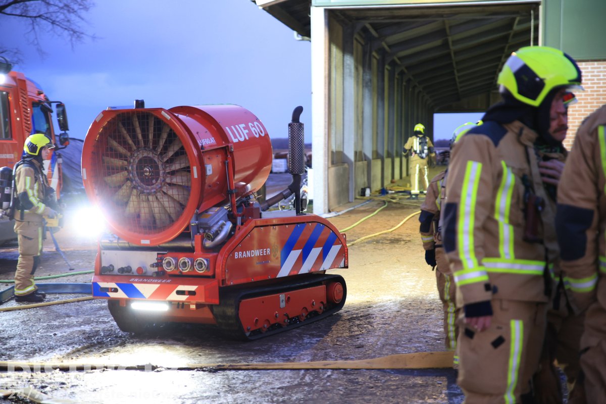 Brand in een gierkelder van een stal in Schipluiden