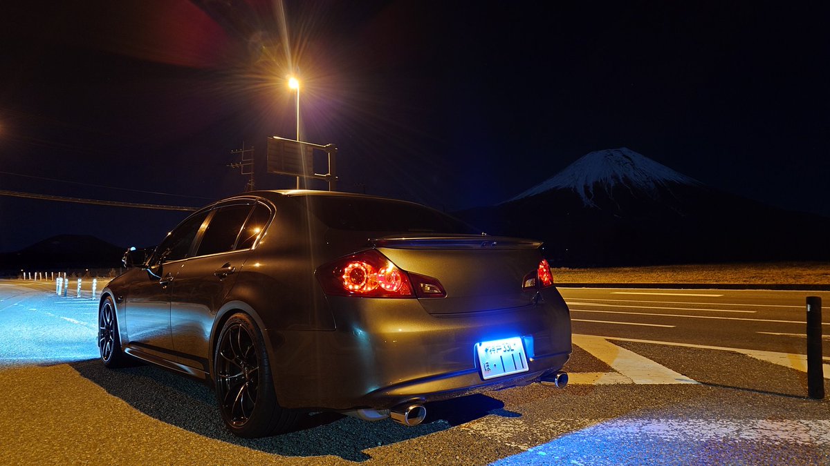 20631121's tweet photo. 天気が良い #満月 の夜だったので、 #富士山 を見に #深夜徘徊 ナウ🤭✨

#朝霧高原 #富士宮 #静岡県 #V36
#スカイライン #ドライブ #夜景 https://t.co/Oos6g6NltC