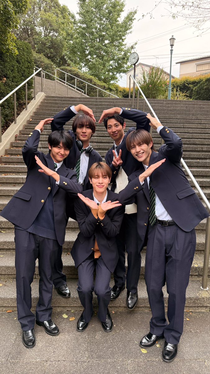 Asutam4's tweet photo. 感謝修學旅行帶給我一個美好的追劇體驗，所以第二季什麼時候公佈🥲#修学旅行で仲良くないグループに入りました https://t.co/swkh9tfDVW