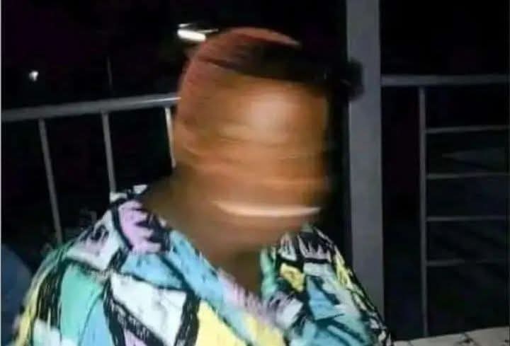 PhutiSemenya14's tweet image. Awunawo uR200 lapho ngizoku...

Me: