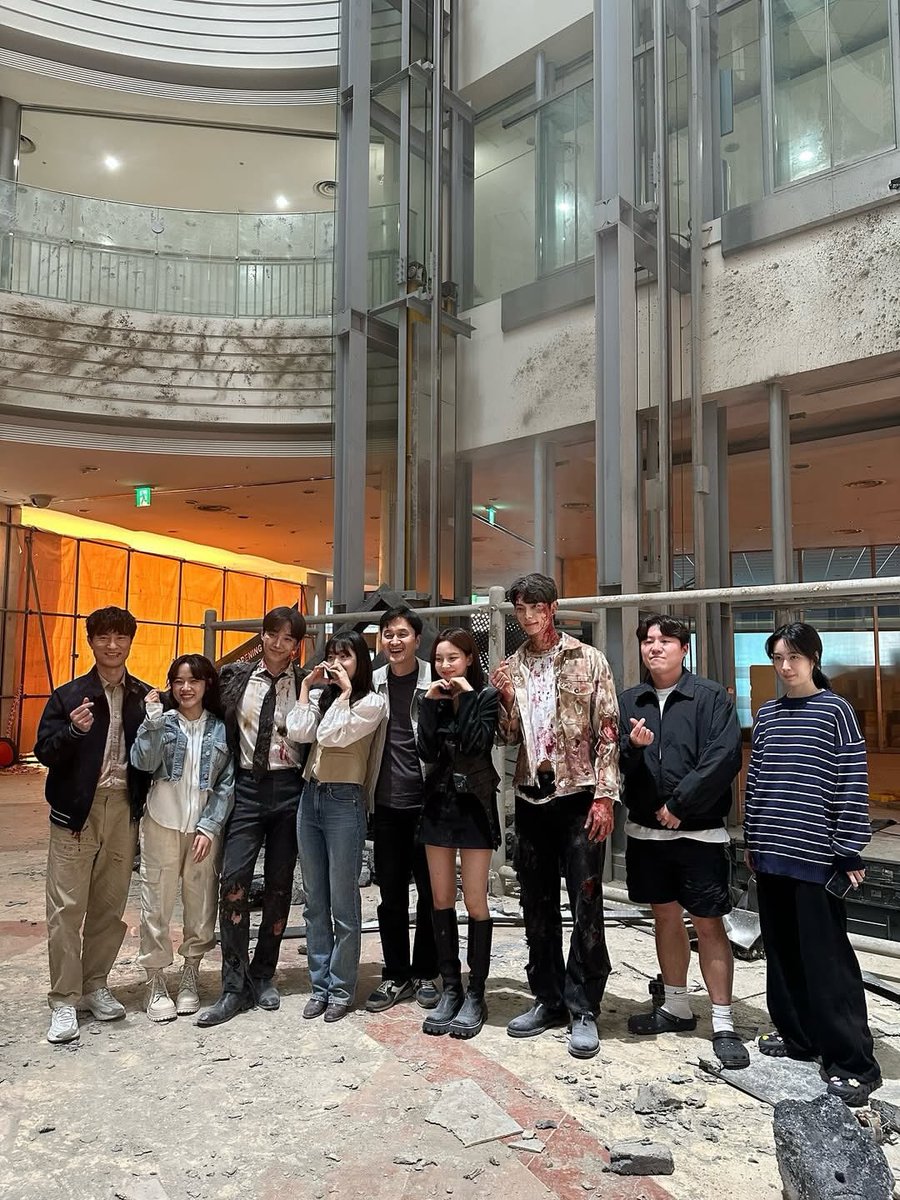 mika72125's tweet image. 肩幅、胸板、ウエスト、太ももの程良い細さとかバランスが超絶だし✨足長いしスタイル良すぎて大変〜🙈︎💕︎︎
#이준호 #LEEJUNHO
#CASHER
#03Collective #03CLTV