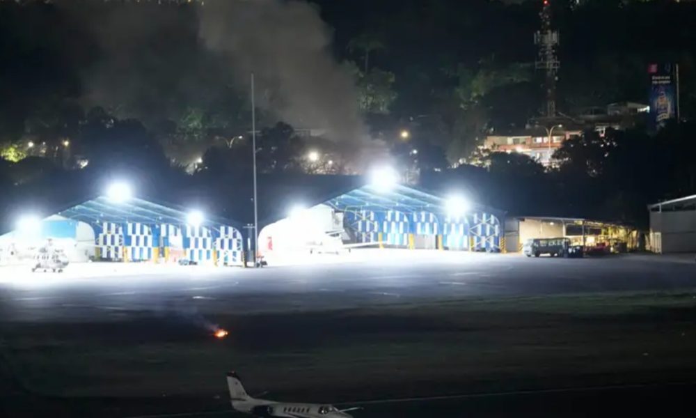 ❗️ Venezuelalı siyaset bilimci Micaela Ovelar, Caracas'tan Harici için yazdı

💬 "Venezuela, emperyalist müdahalenin dehşetine uyandı"

💬 "Şu saatlerde Caracas'ta gergin bir sükunet hakim"

💬 "Elektrik, su ve internet var; ancak toplu taşıma neredeyse hiç çalışmıyor ve iş