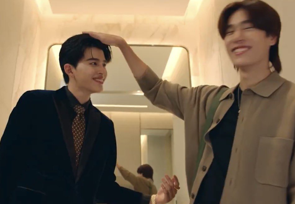 ChenRcj's tweet image. ( วงเขียว ) คือมันแบบ หมาเด็กกับพี่คนเพี้ยวเลี่ยง มากอ่ะ &amp;gt;~&amp;lt;  บ้าเอ้ยย #MeAndTheeSeriesEP8