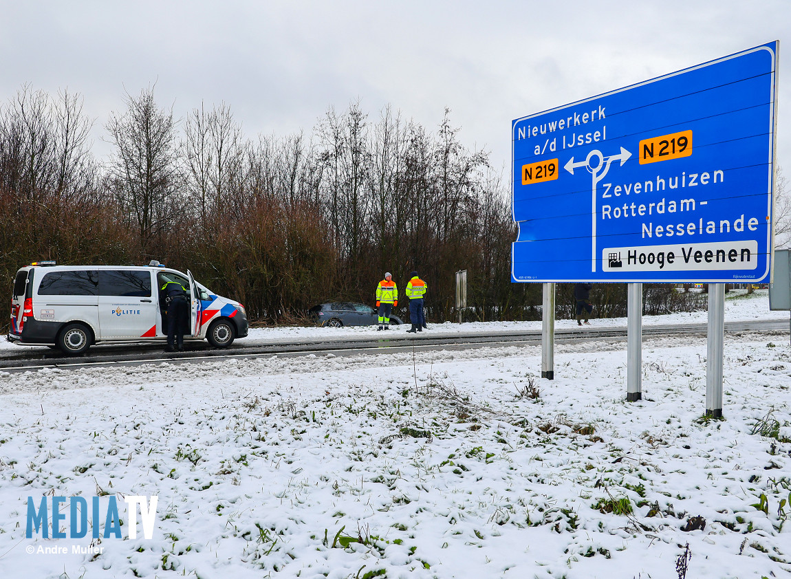 Automobilist onder invloed raakt van de weg bij Nieuwerkerk aan den IJssel