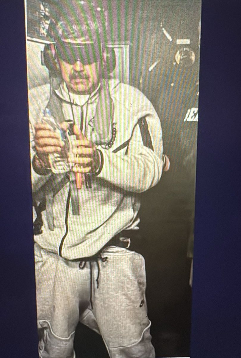 Está claro que el chándal gris nunca trae nada bueno #powerdressing