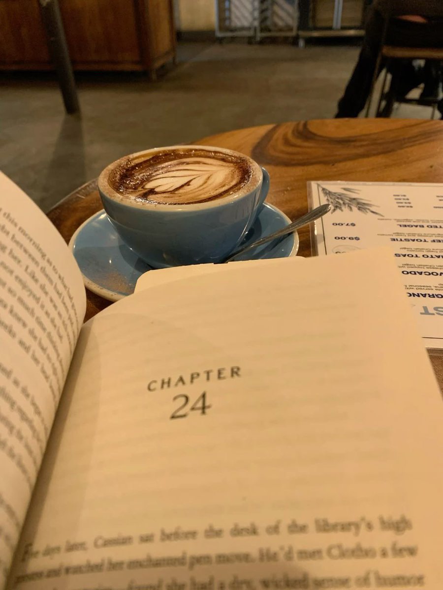 warhackles's tweet image. ★ livros lidos de 2026 ★
                         — a thread; 

“𝘋𝘦 𝘲𝘶𝘦 𝘢𝘥𝘪𝘢𝘯𝘵𝘢 𝘵𝘦𝘳 𝘶𝘮 𝘤𝘰𝘳𝘢çã𝘰, 𝘴𝘦 𝘷𝘰𝘤ê 𝘯ã𝘰 𝘰 𝘶𝘴𝘢 𝘱𝘢𝘳𝘢 𝘱𝘰𝘶𝘱𝘢𝘳 𝘰𝘴 𝘰𝘶𝘵𝘳𝘰𝘴 𝘥𝘰𝘴 𝘫𝘶𝘭𝘨𝘢𝘮𝘦𝘯𝘵𝘰𝘴 𝘥𝘶𝘳𝘰𝘴 𝘥𝘢 𝘴𝘶𝘢 𝘮𝘦𝘯𝘵𝘦?” — 𝘋𝘰𝘳𝘪𝘢𝘯 𝐇