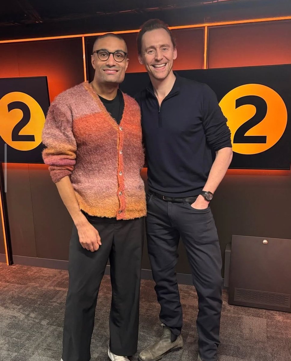 📸|Tom Hiddleston today on BBC Radio 2.