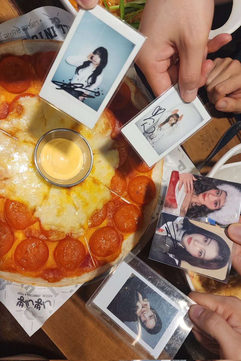 아 올리는거 까먹었다...
4주년 기념으로 케플리안들끼리 점심🧡💜