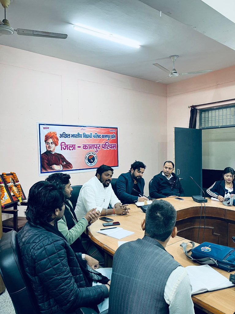 AMhanagar58366's tweet photo. अखिल भारतीय विद्यार्थी परिषद कानपुर पश्चिम जिले की जिला समिति बैठक सम्पन्न हुई जिसमें मुख्य रूप से केंद्रीय कार्यसमिति सदस्य व विभाग संगठन मंत्री श्री गुंजन जी उपस्थित रहे https://t.co/NXnjDzHyrF