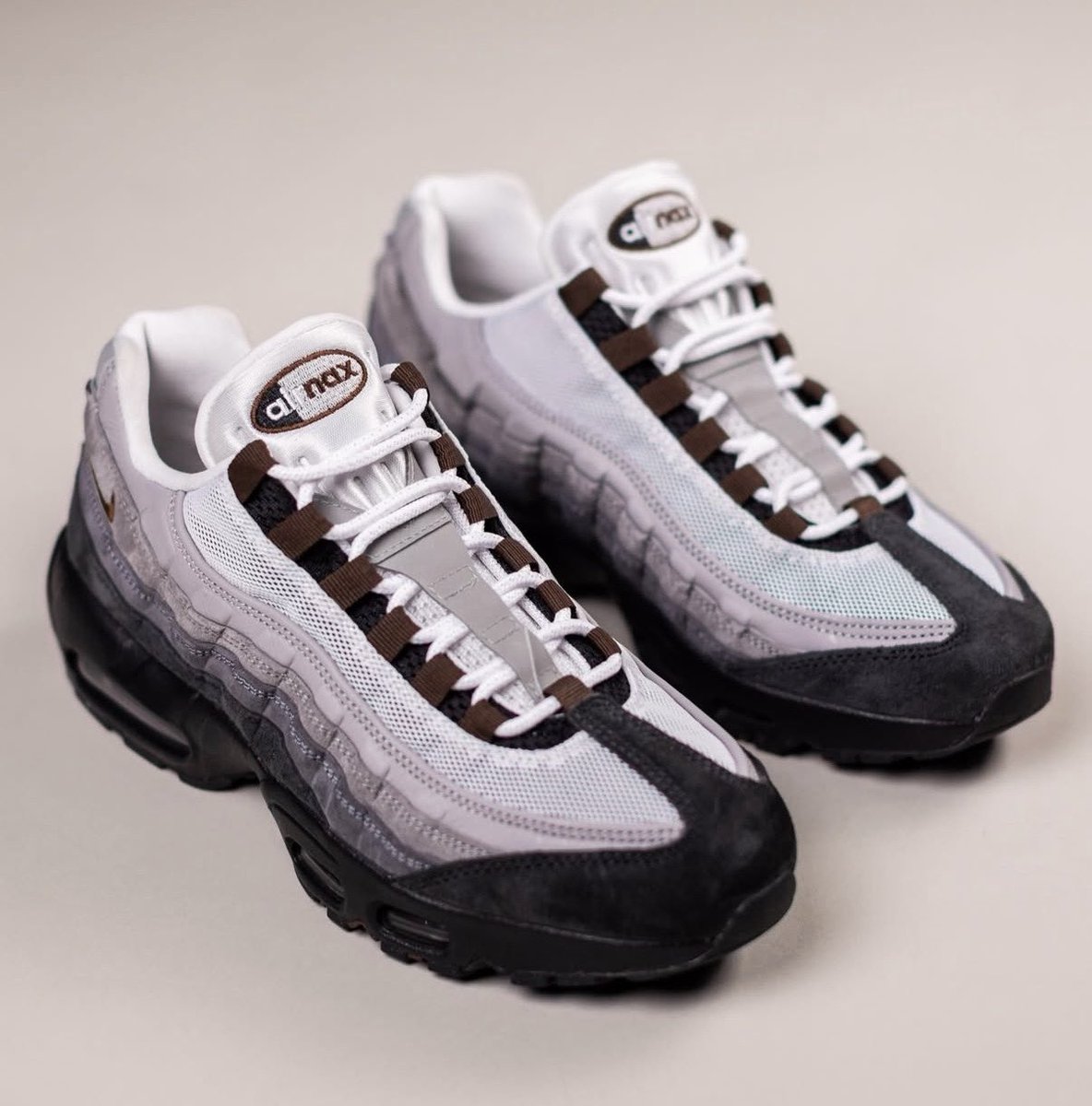 thesnkrsleaker's tweet photo. Dropping this month: Nike SB Air Max 95 ‘Cacao Wow’ 🟤

📅 January 17th
📸 Southside HTX https://t.co/TjzWyLn8n4
