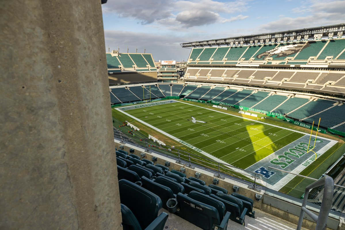 New Kelly Green end zone just dropped 😮💨